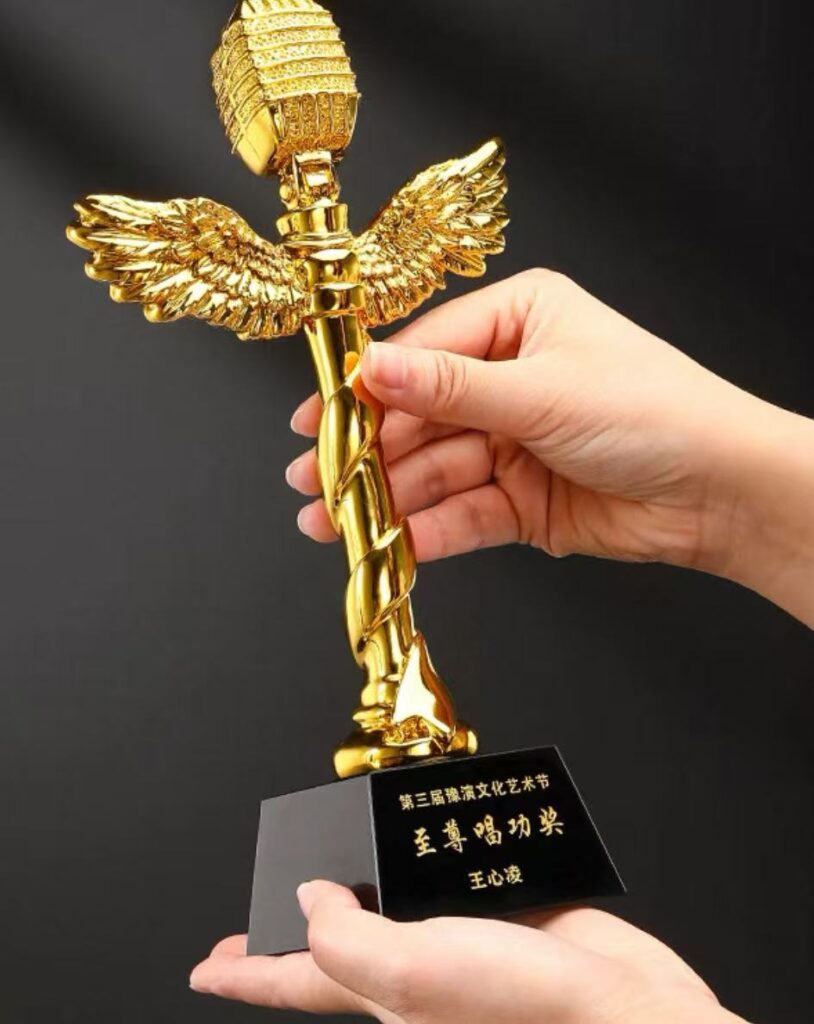 トロフィー trophy 勲章 ネクタイピンオリジナル 刻印デザイン 刻印ネクタイピン 村田産業 オリジナルピン オリジナルタイピン タイピン刻印 タイピンオリジナル ムラタのオリジナルタイピン 卒業記念ネクタイピン 成人式オリジナル 社内用ネクタイピン