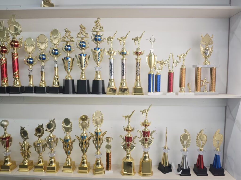 トロフィー trophy 勲章 ネクタイピンオリジナル 刻印デザイン 刻印ネクタイピン 村田産業 オリジナルピン オリジナルタイピン タイピン刻印 タイピンオリジナル ムラタのオリジナルタイピン 卒業記念ネクタイピン 成人式オリジナル 社内用ネクタイピン